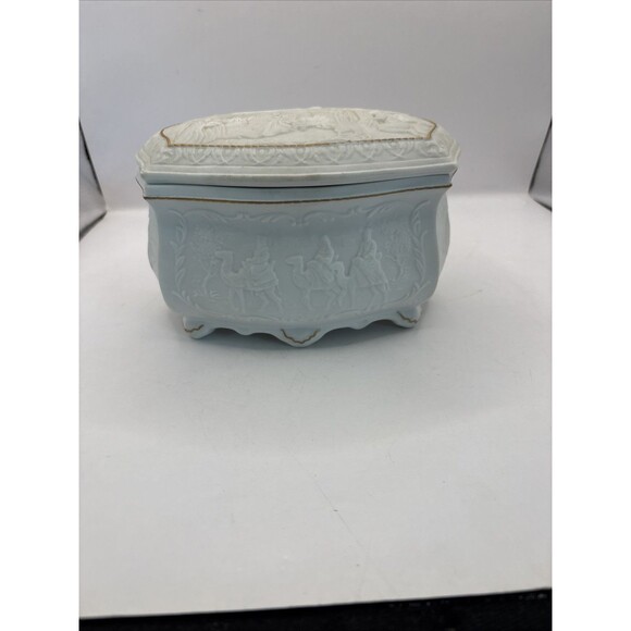 Music Box Lenox Nativity Away in A Manger Red Velvet Interior Japan Vintage - Picture 2 of 10